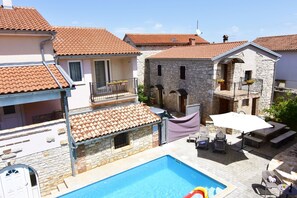 Pool - NOA2 Apartment in Poreč-Tar with a pool, balcony, game room, Wi-Fi, and barbecue (Tar)