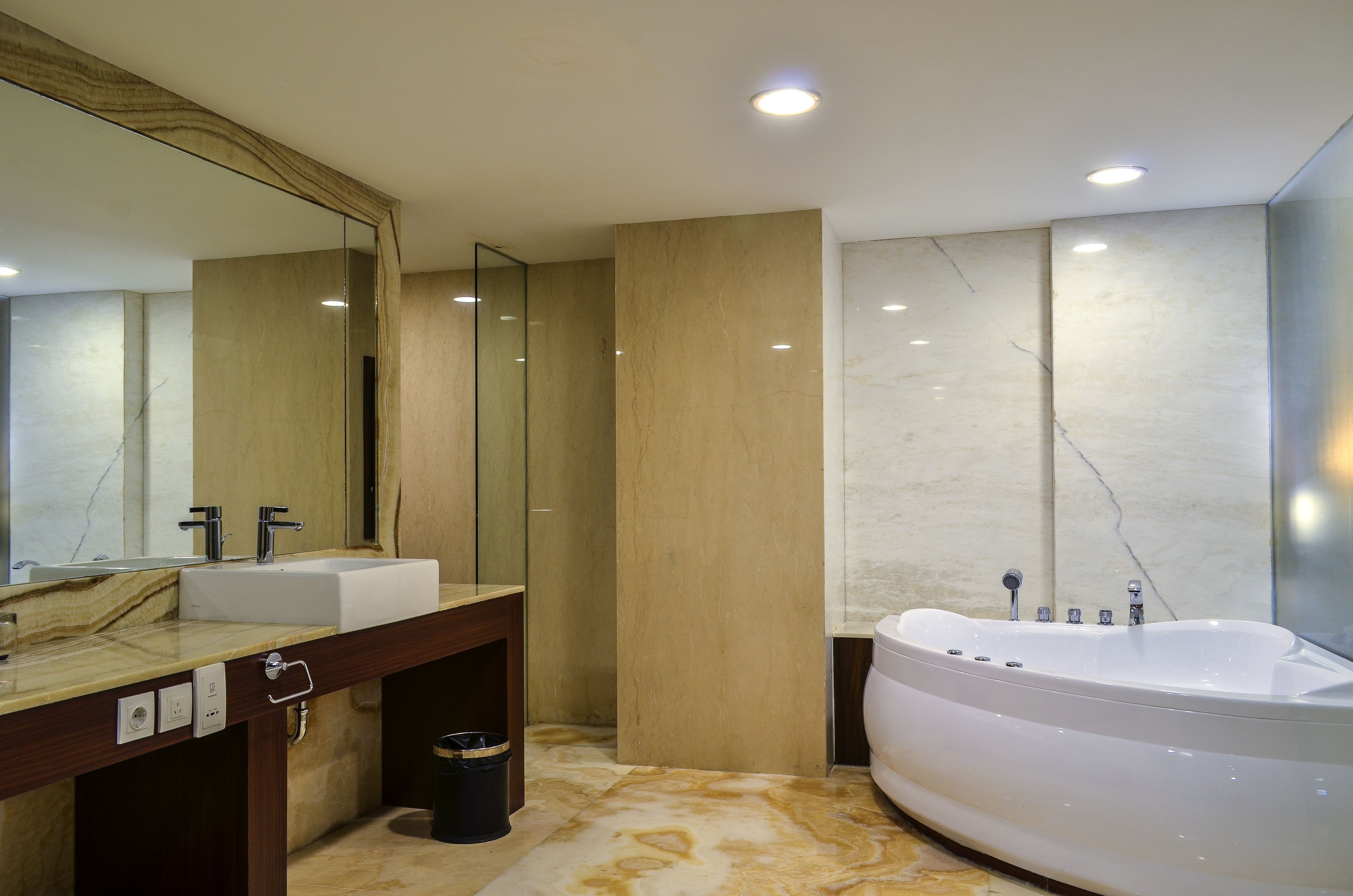 presidential suite | bathroom | slippers, towels, soap, shampoo