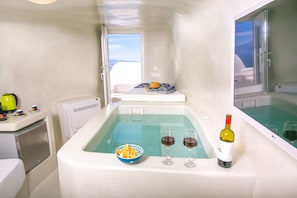 House, 1 Bedroom, Jetted Tub, Sea View (Cave) - White Cave House (Santorini)