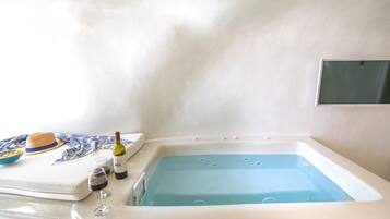 House, 1 Bedroom, Jetted Tub, Sea View (Cave) | Jetted tub