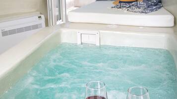 1 bedroom, premium bedding, in-room safe, free WiFi