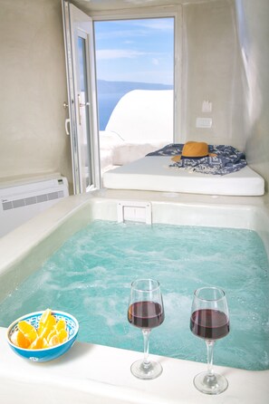 House, 1 Bedroom, Jetted Tub, Sea View (Cave) | 1 bedroom, premium bedding, in-room safe, free WiFi