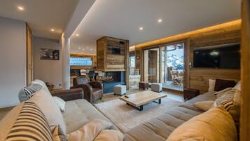 Tv, eldstad, tv-spel och böcker