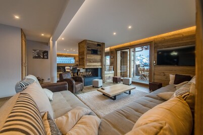 5 * rated chalet of 335m2, on the slopes, swimming pool & cinema 