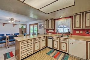 Fridge, microwave, stovetop, dishwasher