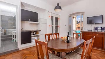 Standard-Apartment | Wohnbereich | Flachbildfernseher