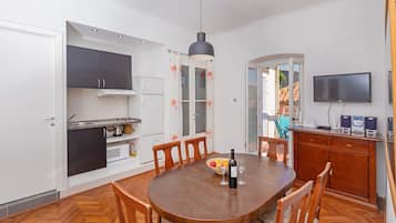 Standaard appartement | Dineren in de kamer