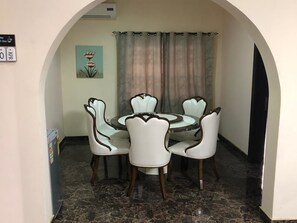Apartment, 4 Bedrooms | In-room dining - Loyeda Place (Accra)