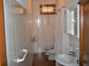 Dusche, Haartrockner, Bidet