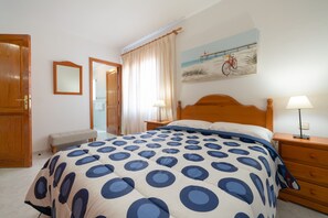 3 makuuhuonetta, silitysrauta/-lauta, Wi-Fi, vuodevaatteet