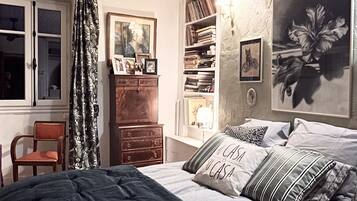 5 bedrooms, iron/ironing board, free WiFi, bed sheets