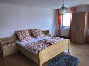 3 bedrooms, WiFi, bed sheets