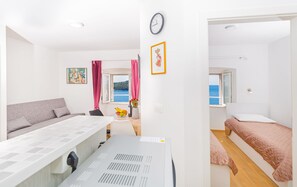 Standaard appartement | Woonruimte | Flatscreentelevisie