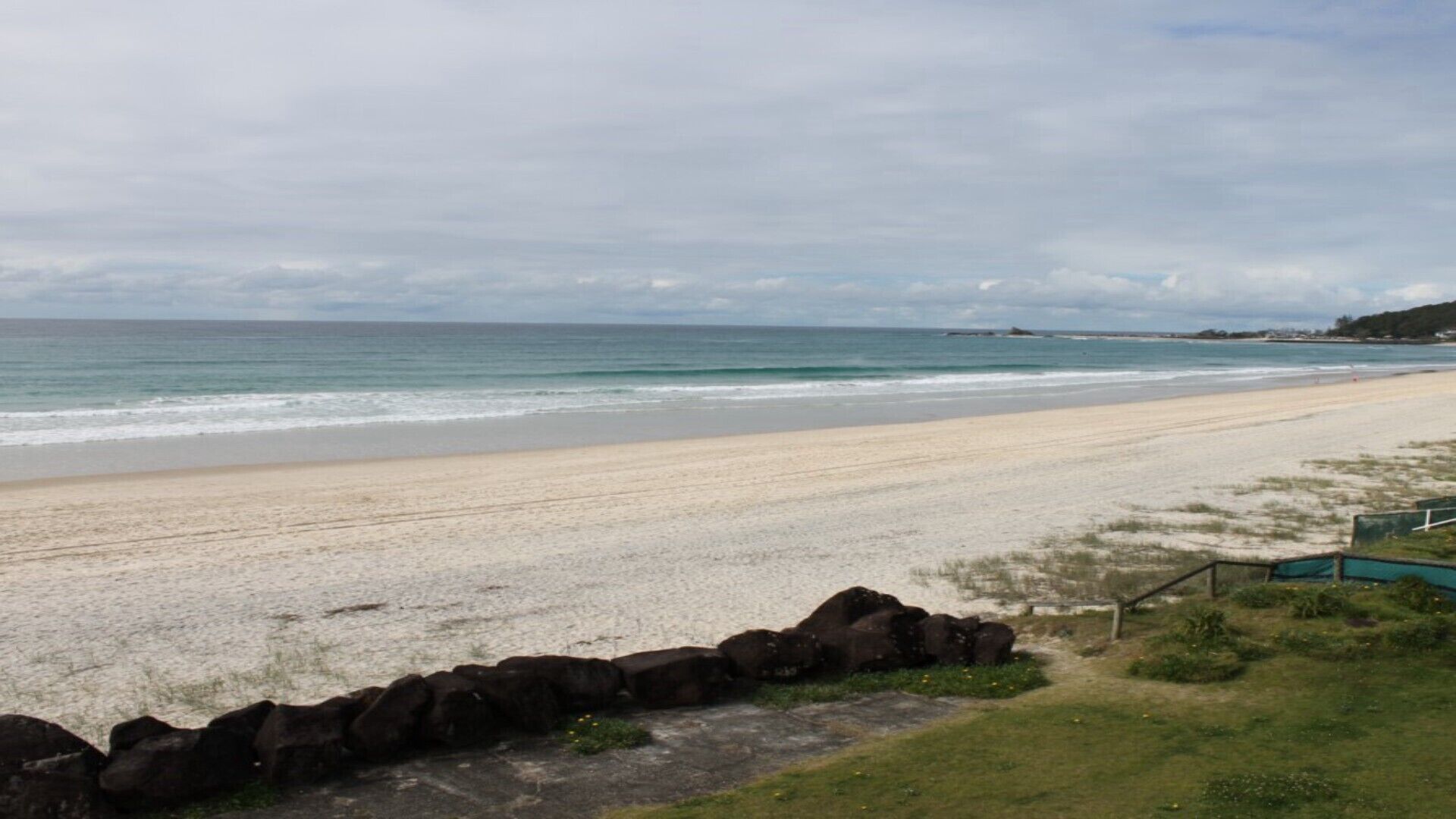 Pacific Breeze 7 Watch the waves from the balcony