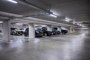 Self parking (EUR 27.50 per day)