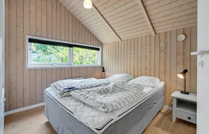 3 bedrooms, travel crib, free WiFi - Awesome home in Dannemare with WiFi (Dannemare)