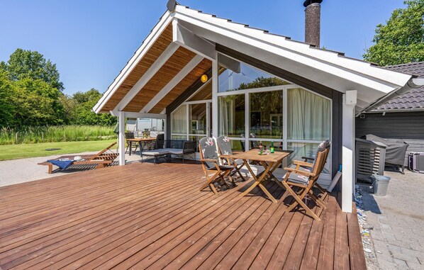 Outdoor dining - Awesome home in Dannemare with WiFi (Dannemare)