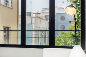 Loft - 2 sovrum (2B) | Vardagsrum | Smart-tv och eldstad