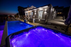 Front of property - evening/night - Villa Hedonist (Seget)