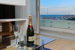 Deluxe Studio | Living area | LCD TV - Wow Hotel Alltime Montenegro Apartments (Budva)