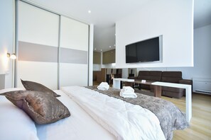 Minibar, in-room safe, soundproofing, free WiFi