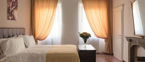 Quarto luxo, 1 quarto, vista para a cidade | Cofres nos quartos, quartos à prova de som