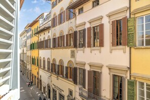Deluxe Room, 1 Bedroom, City View | In-room safe, soundproofing, iron/ironing board, free WiFi - Canto dei Servi (Florence)