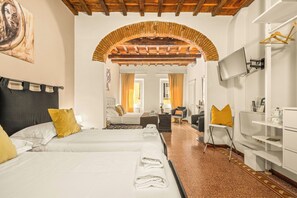 Deluxe Room, 1 Bedroom, City View | In-room safe, soundproofing, iron/ironing board, free WiFi - Canto dei Servi (Florence)