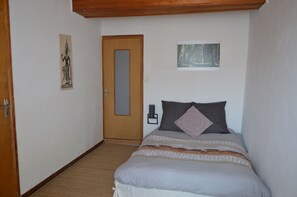 1 bedroom, WiFi, bed sheets