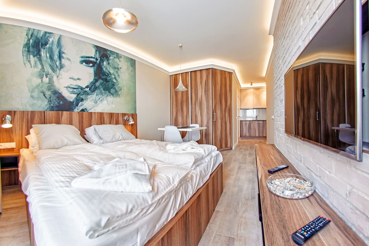 Apartment, River View (214b) | Individually decorated, individually furnished, laptop workspace