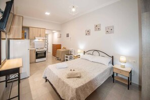 Lydisolert, strykejern/-brett, wi-fi (inkludert) og sengetøy