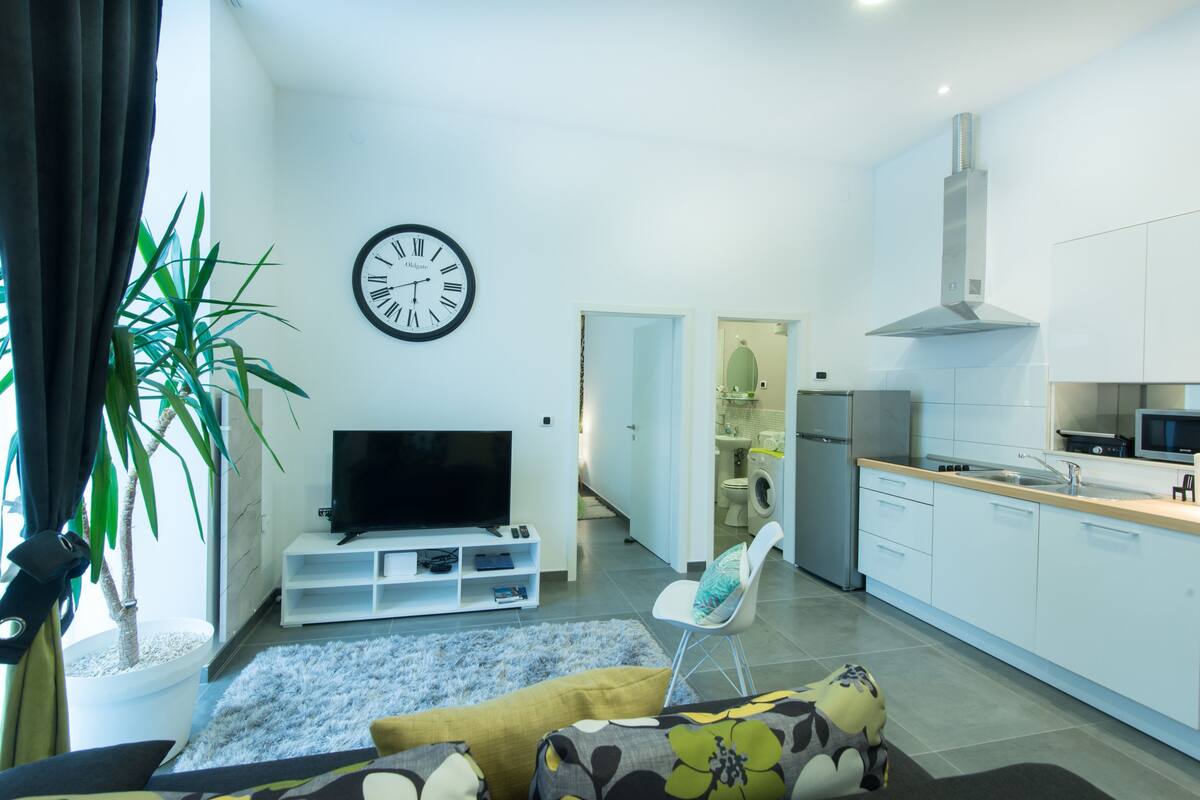 Apartment (Elevated Lounge Area) | Living room | Flat-screen TV