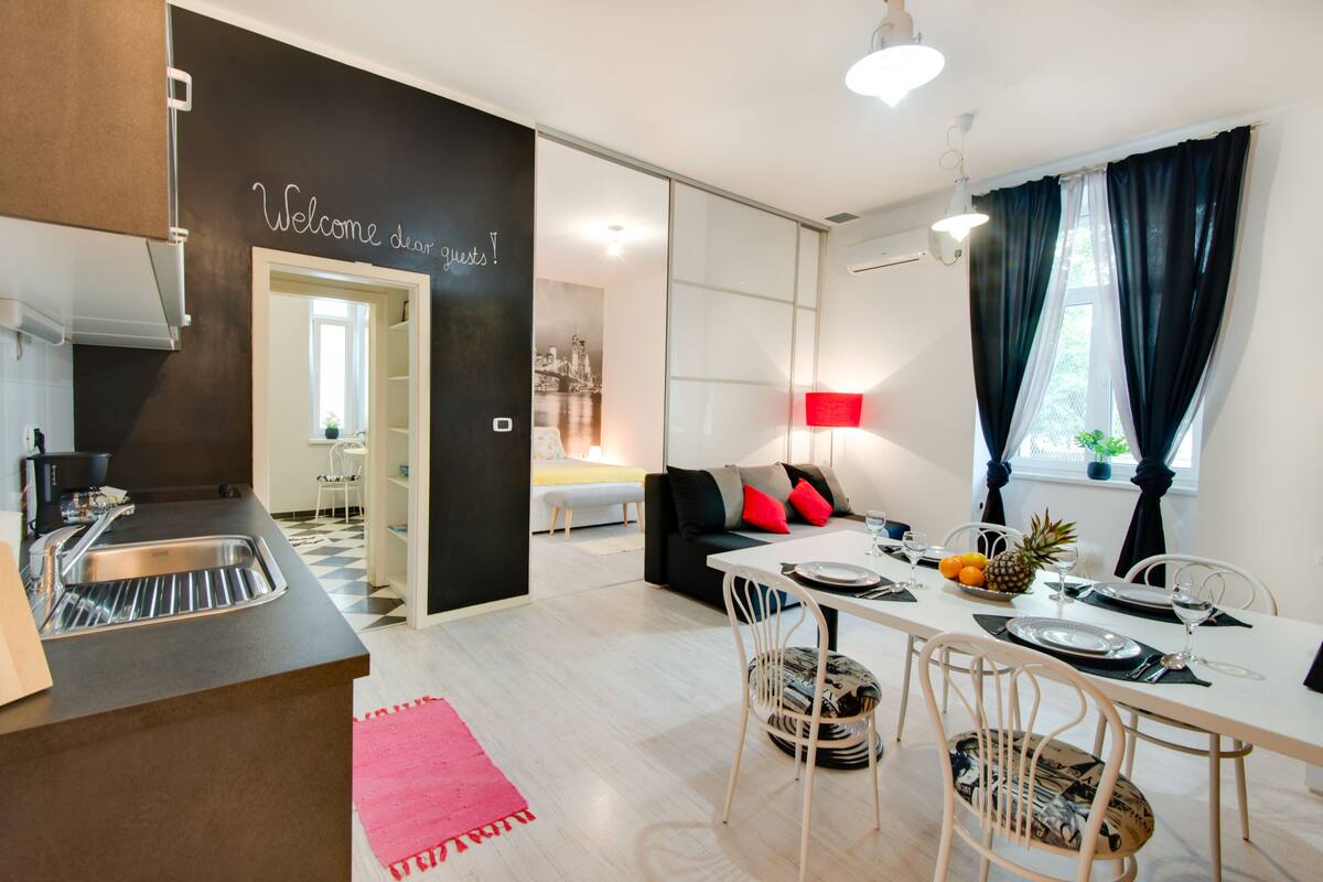 Apartment, Garden View | Living room | Flat-screen TV