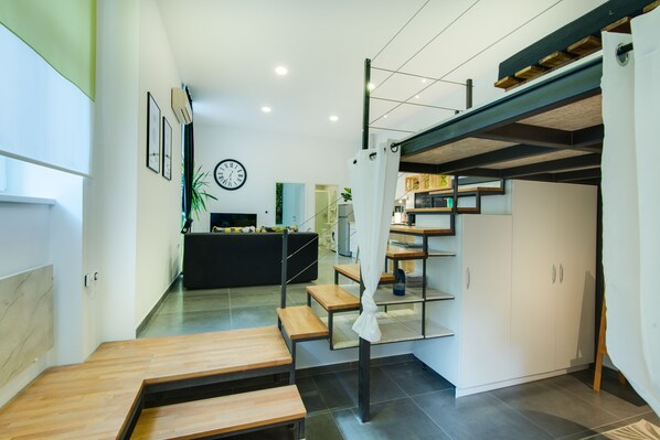 Apartment (Elevated Lounge Area) | Living room | Flat-screen TV - Apartments Galleria Chill (Rijeka)