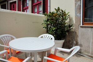 Outdoor dining - T2 suites vista rio Douro (Vila Nova de Gaia)