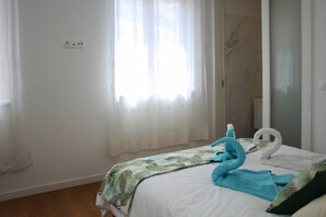 2 bedrooms, iron/ironing board, Internet, bed sheets