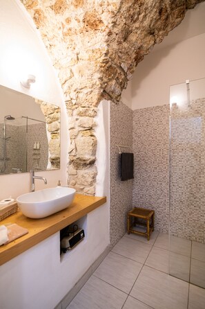 Shower, hair dryer, bidet, towels - Lavender and Rosemary cottage (Sorni di Lavis, Trento)