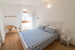 3 bedrooms, desk, iron/ironing board, travel cot