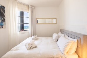 3 bedrooms, iron/ironing board, free WiFi