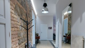 Interior - The Wall (Rijeka)
