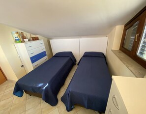 3 quartos, ferros/tábuas de passar roupa, Wi-Fi, roupa de cama