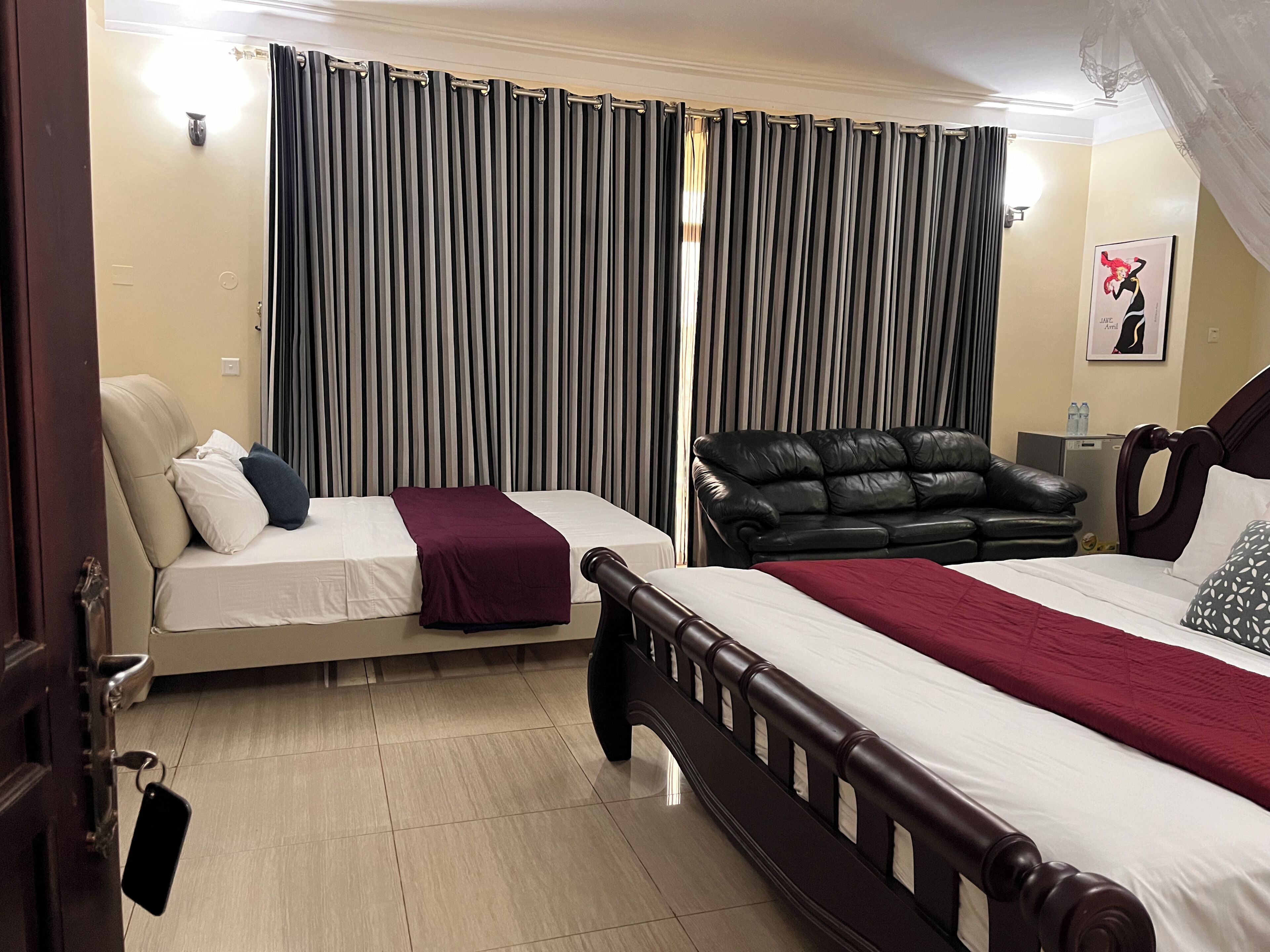 Habitación estándar con 1 cama doble o 2 individuales, balcón | Minibar, escritorio, espacio para trabajar con un portátil