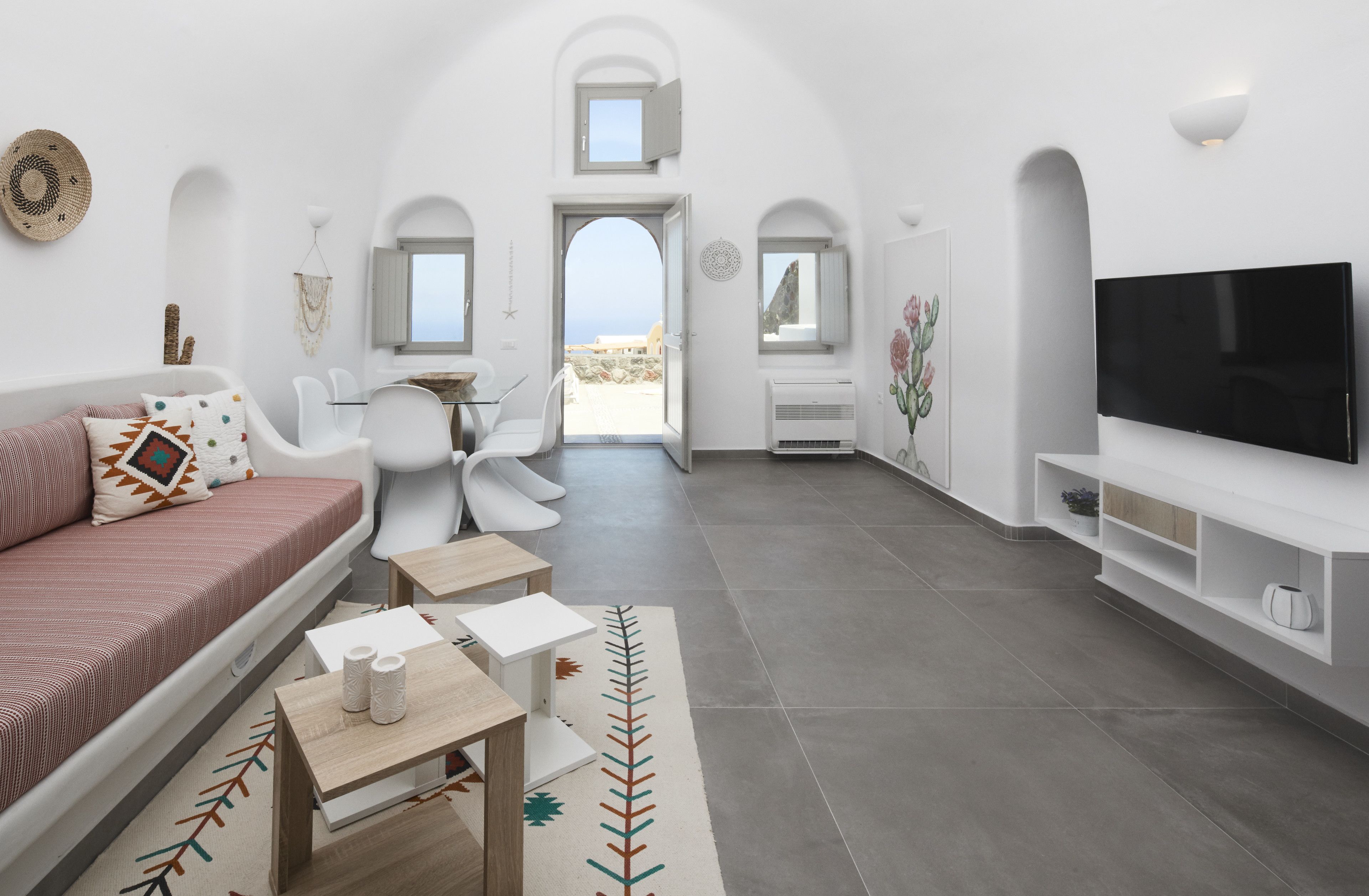 فيلا ديلوكس - غرفتا نوم - بحوض استحمام بنظام دفع المياه - بمنظر للبحر | منطقة المعيشة | تلفزيون بشاشة مسطحة بحجم 42-بوصة يعرض قنوات فضائية، تلفزيون