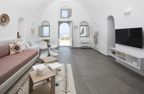 Deluxe Villa, 2 Bedrooms, Jetted Tub, Sea View | Living area