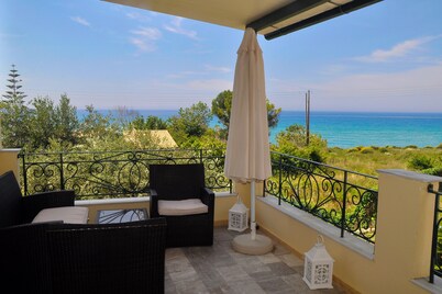 Beach houses in Corfu “Angelos” at Agios Gordios
