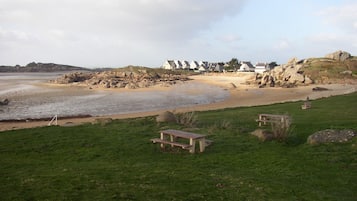 Una spiaggia nelle vicinanze