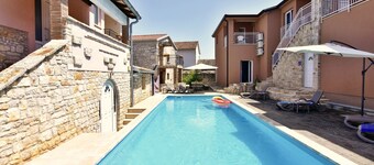 Apartment NOA3 Poreč-Tar pool, balcony, games room, Wi-Fi, barbecue