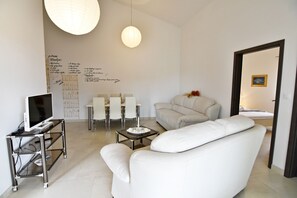 TV, foosball, table tennis - Apartment NOA3 Poreč-Tar pool, balcony, games room, Wi-Fi, barbecue (Tar)