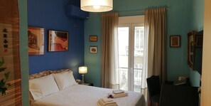 1 soverom, safe på rommet, skrivebord og strykejern/-brett