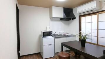 Fridge, microwave, stovetop, electric kettle